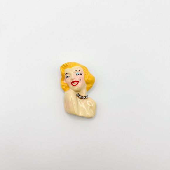 Signed 1988 Marilyn Monroe Brooch Hand Painted Clay Embellished with Crystals - Picture 3 of 7